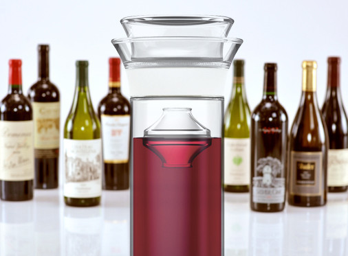 wine_and_savino_group_with_bottles_grande