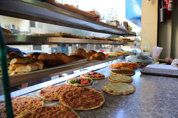 Mankoiche_Beirut_Tour_NoGarlicNoOnions_Hamadeh_Hamra24