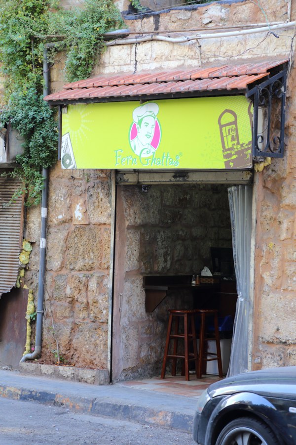 Mankoiche_Beirut_Tour_NoGarlicNoOnions_Snack_Ghattas_Gemmayze2