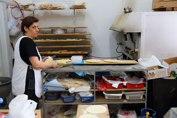 Mankouche_Beirut_Tour_NoGarlicNoOnions_Al_Sharek_Furn_ElShebbak8