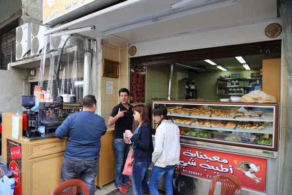 Mankouche_Beirut_Tour_NoGarlicNoOnions_Atyab_Chi_Mazraa4