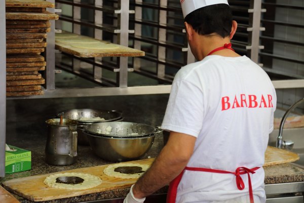 Mankouche_Beirut_Tour_NoGarlicNoOnions_Barbar_Spears20