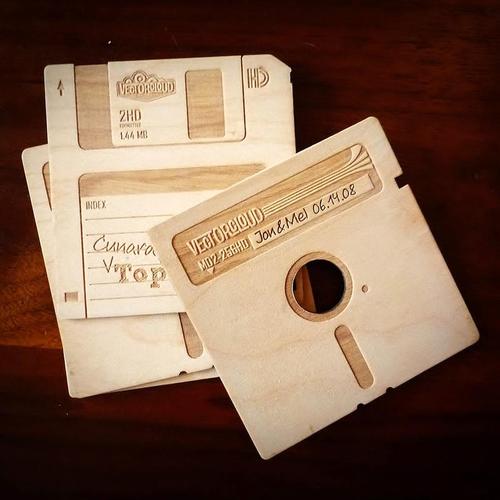 Customizable-Floppy-Disk-Coasters