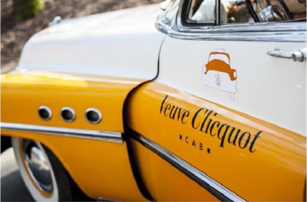 veuve-clicquot-cabs-serve-champagne-during-your-ride