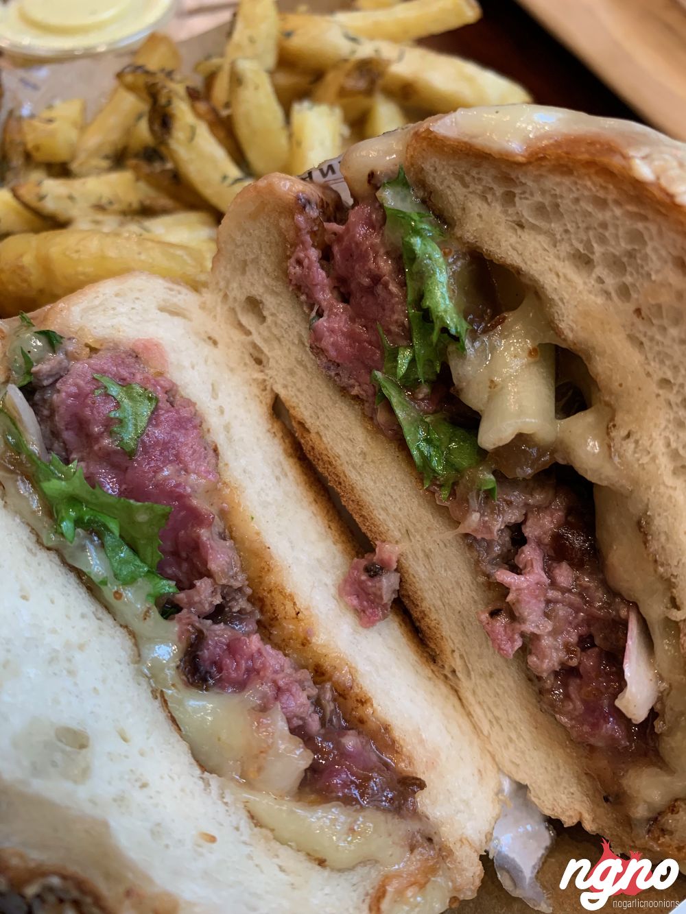 canard-street-burger-paris-nogarlicnoonions-12018-12-24-10-20-46