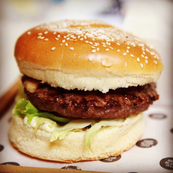 Lets_Burger_Blueberry_Square_Dbayeh77