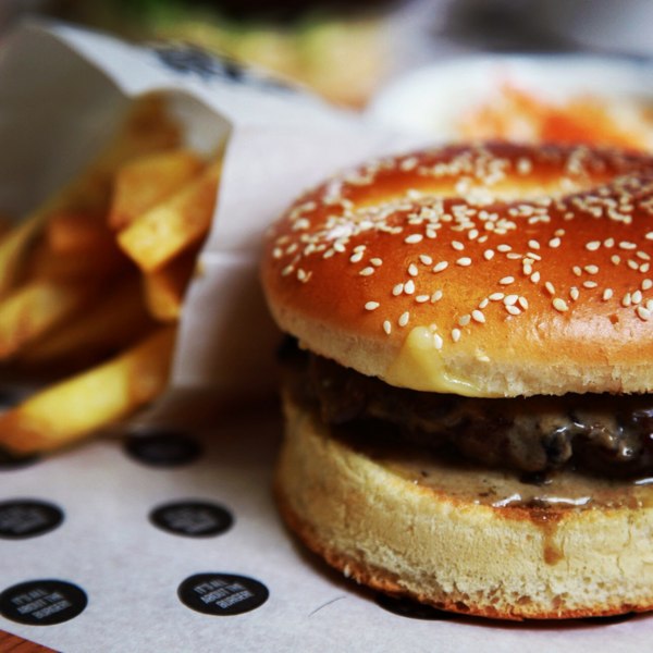 Lets_Burger_Blueberry_Square_Dbayeh78