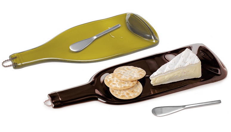 Recycled-wine-bottle-platters-for-cheese-and-crackers