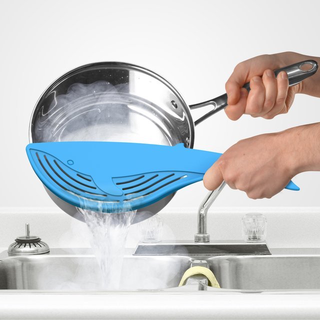 Big-Blue-Pot-Strainer-by-Fred-And-Friends